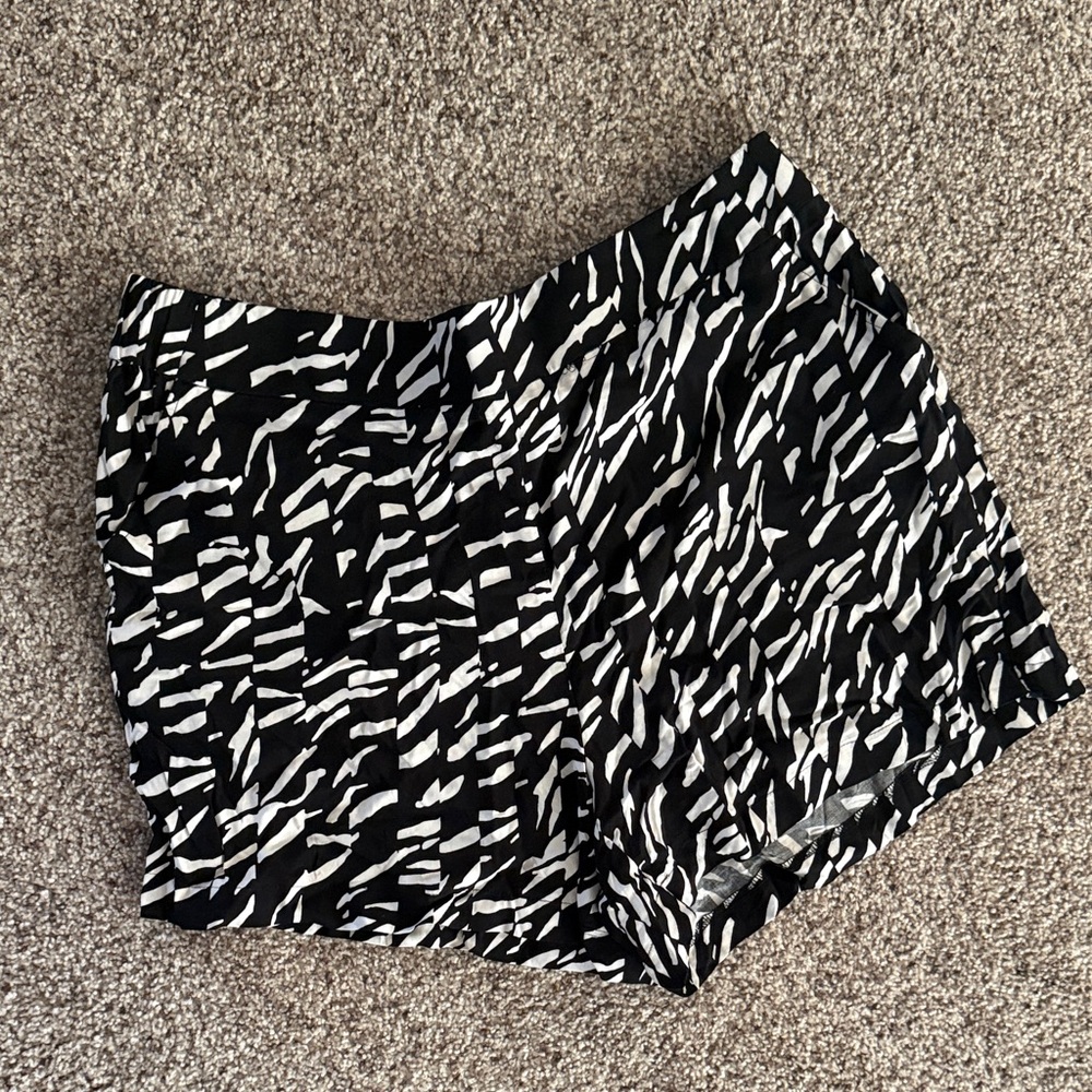 Nine West High Waist Black and White Shorts